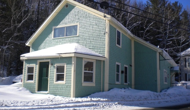 2-bedroom apartment in wonderful Island Pond with AC, WiFi. Near lake & trail.