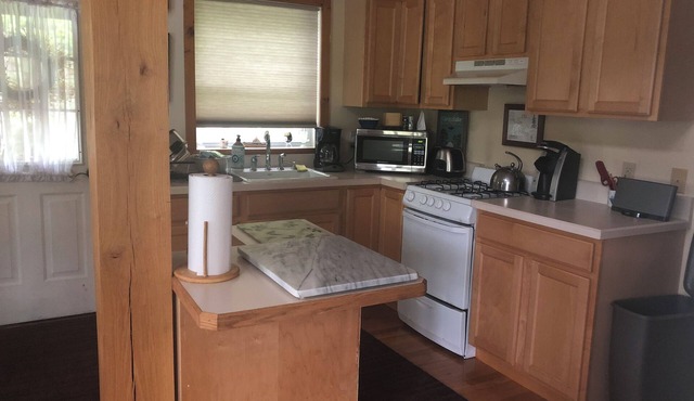 2-bedroom cabin in peaceful Caroga Lake with AC