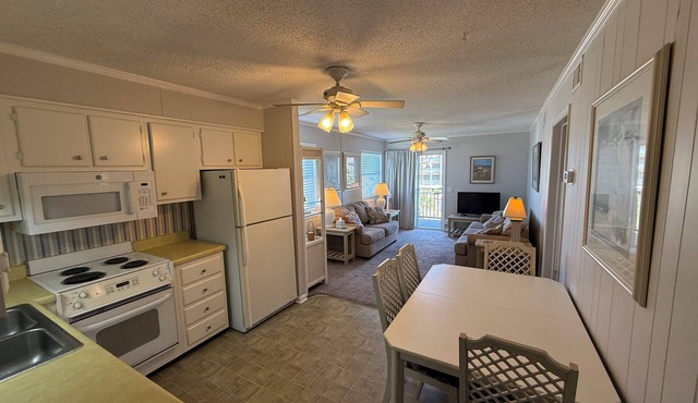 2 Bedroom Family Condo Sleeps 6 in Garden City Beach!
