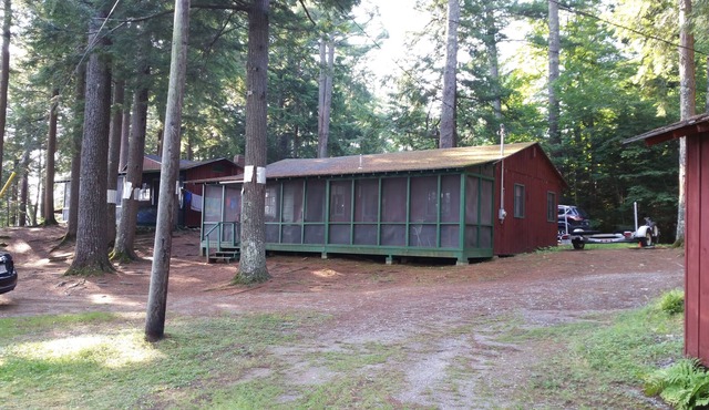 2 bedroom fully furnished camp on Tacoma Lakes, Litchfield