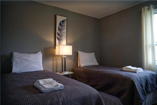 2 Bedroom Harbor Front Condo 9L
