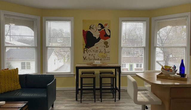 2 BR Loft - Walk to Farmers Market -Cafes -Breweries - Arts & Entertain District