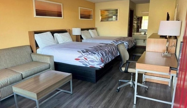 2 Comfortable Rooms Stay Near Attractions – Includes Desk & Private Bath