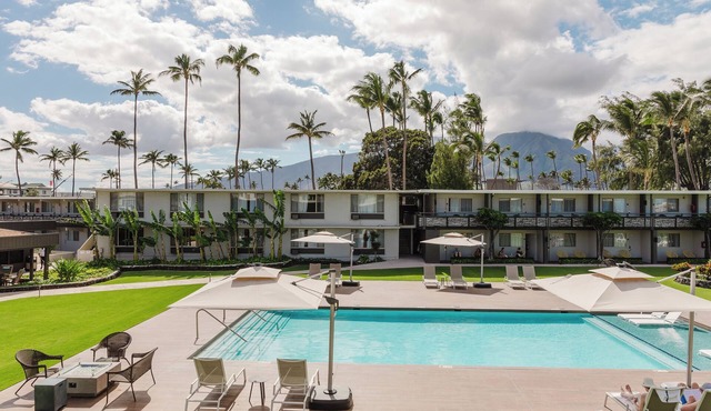 2 Family-Friendly Units | Outdoor Pool | Parking | Shuttle | Pets Allowed