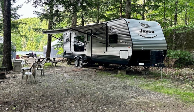 2-Person RV on private lake with WIFI @ Daggett Lake