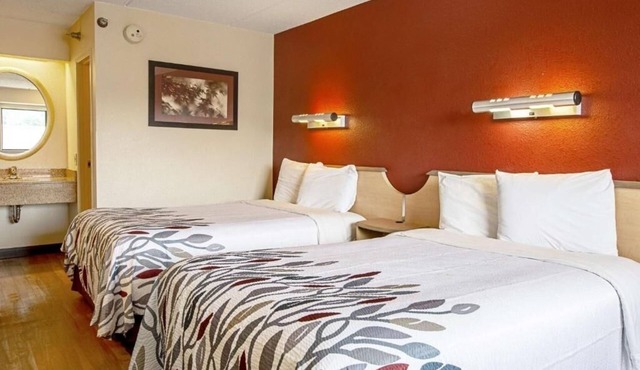 2 Relaxing Rooms Ideal for Exploring Pro Football Hall of Fame & More