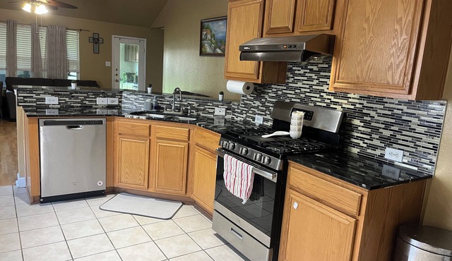 2000 SqFt house in awesome Neighborhood with AC, fitness room, WiFi