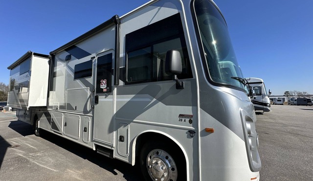 2025 RV with 2 full baths sleeps 9