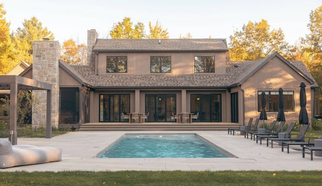 2027 dates avaliable Luxe Farmhouse · Heated Pool · Private Lake · Camp Loft in Three Oaks