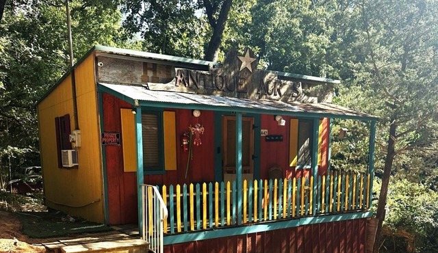 3 Amigos cozy cabin retreat