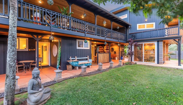 3 Bedroom 3.5 Bathroom Ocean View House. A Short Walk To Paia Town & Beaches!