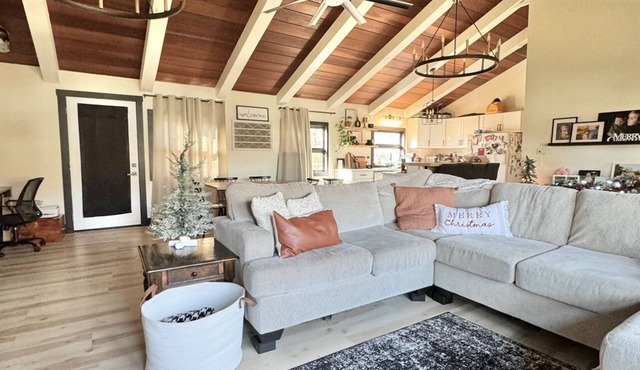 3-bedroom fully remodeled cabin in charming Grove, OK Private boat ramp.