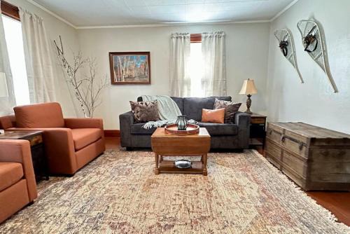 3 beds in Gorham direct trail access