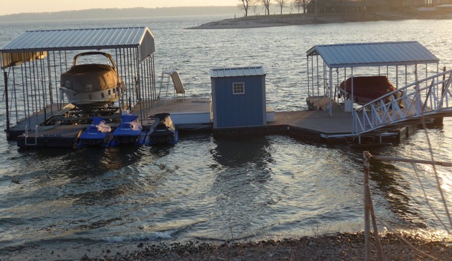 3 BR, 3 Bath - Lakeview - The Cedar House at Deer Haven - with dock!
