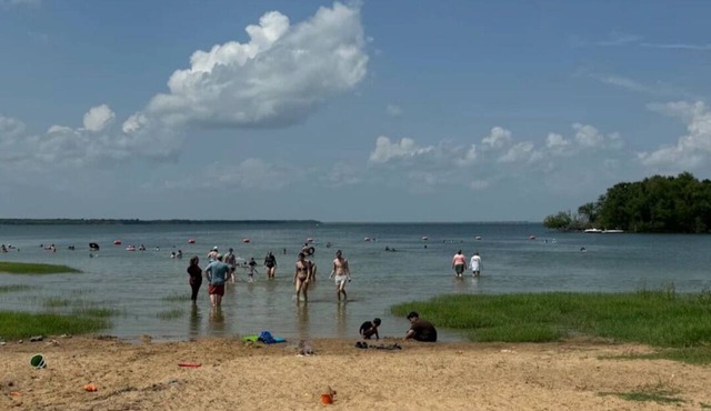 3 BR on 1.3 acres @ Lake Tawakoni 1mi fr state park!