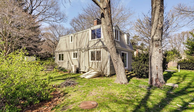 3 Mi to Cape Cod Bay: Marshfield Home w/Balcony!