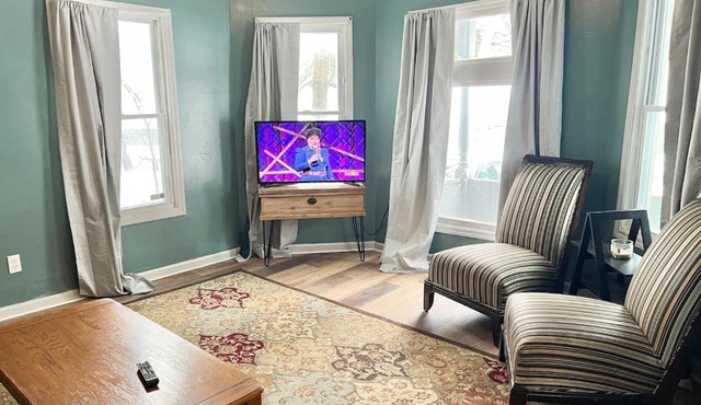 3 Queen Beds-Walk to UHS-Near BU-Crews Welcome.