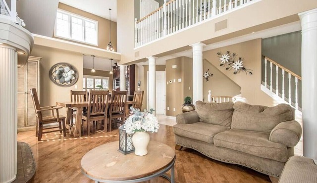 3bd McArthur · Executive 2500 sqft Bungaloft w/ Fp