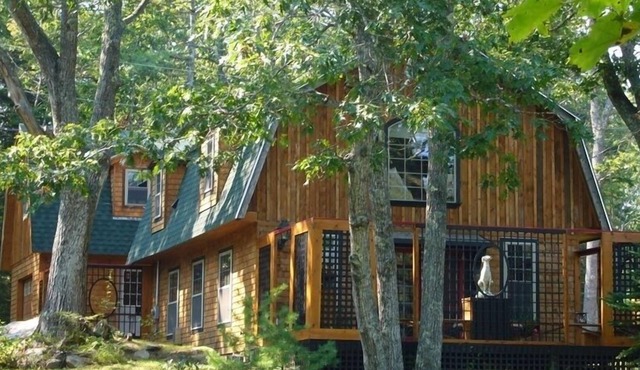 3Bdr 2+Bth home with large yard near scenic harbor. Nov-May rental preferred.