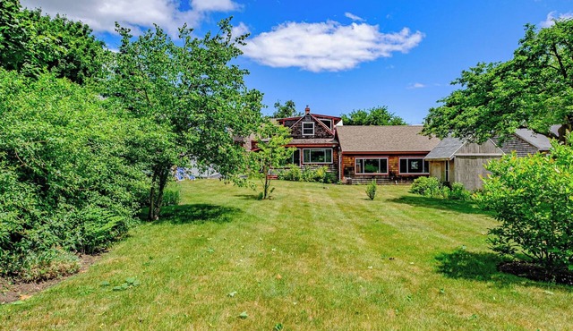 4 Bedroom Beachside Surfer's Home