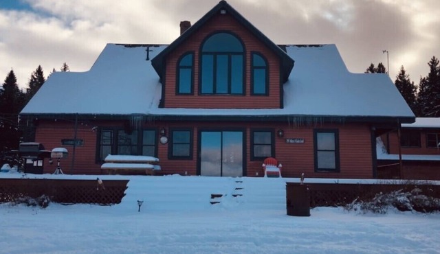 4 BR Mountain View Adventure on 15 Acres