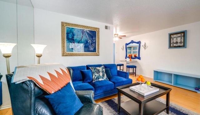 4 Mi to Dtwn Dallas! Walkable Condo w/Pool Access