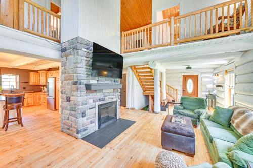 4 Mi to Dtwn: Spacious Family Cabin in Jonesville!