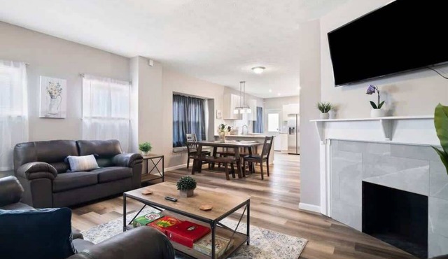 4BR 7 Min to Downtown Great For Groups