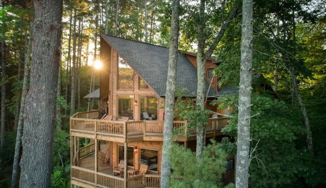 4BR Pineview | Hot Tub & Scenic Views | Arcade