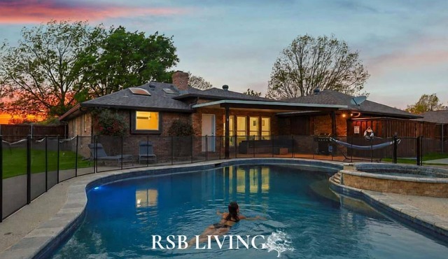 4BR Retreat w/Pool and Grill