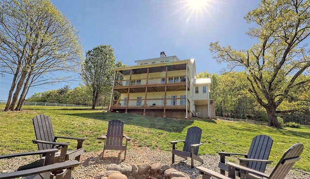 5 Star Cabin | Pet Friendly | Rushing Creek | Mountain Views | Foosball |Firepit