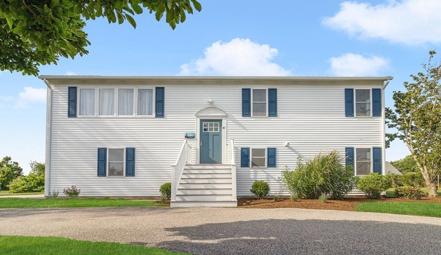 6 Bedroom, A/C, Walk to Beach, Recently Updated