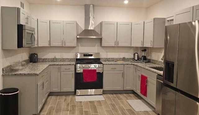 632 4 Large Bedrooms Spacious Private Yard