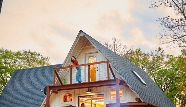 6Bdrm Cabin Walk to Beach Pool-Table Firepit!