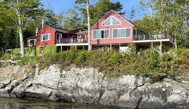 700' OCEANFRONT RETREAT, FIRE PIT, 10 ACRES, 6 BR, 8 KAYAKS, 2 PDL BRDS,