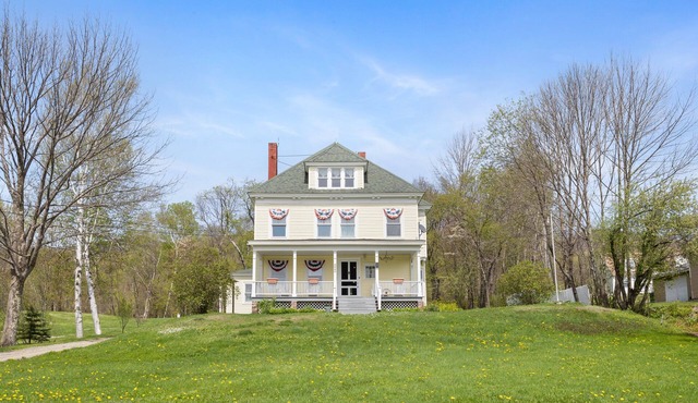 7PH Sunny Farmhouse Retreat, AC, Game Room, Dog Friendly