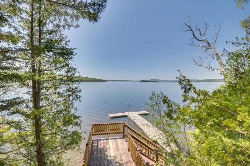 8 Mi to Saddleback Ski Area: Cabin w/Fire Pit