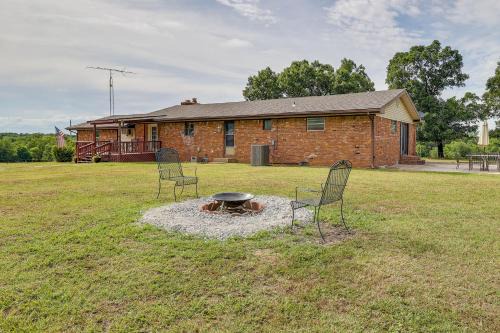 9 Mi to Grove: Home w/Fire Pit in Southwest City