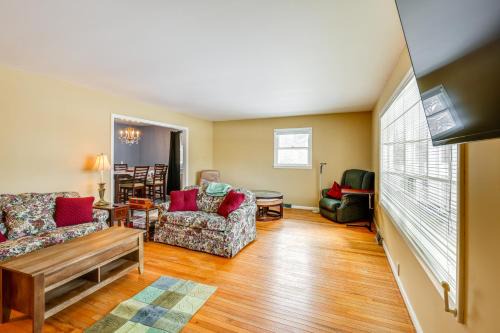 9 Mi to Lake George Village: Home in Queensbury