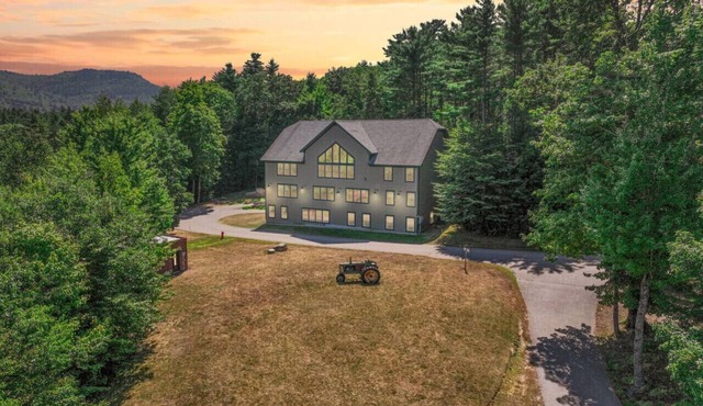 92 Locust Lane | 16 BDRMS, Sleeps 34, Pool, HotTub