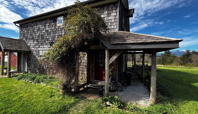 A Barndominium Retreat on the Edge of Nature