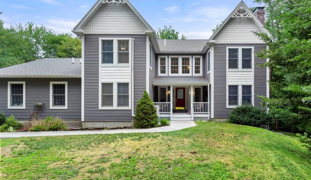 A/C and Close to Acadia & BH! Enjoy the peaceful babbling brook or great Wifi!