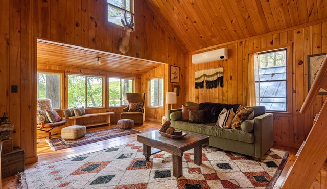 A Cozy Getaway - Waterfront, Fire Pit, Knotty Pine, Kayaks