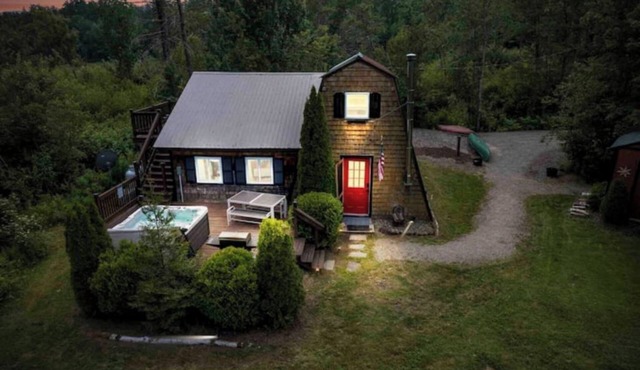 A-Frame Hot tub Retreat - Firepit, Grill, EV & Dog Friendly, Close to N. Conway.
