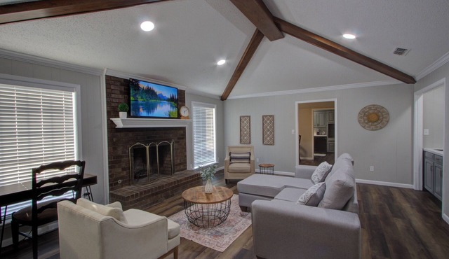 A Quiet Place - Skyline - King Bed - Garage