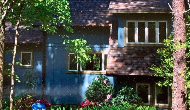 A tranquil escape in a comfy,private, spacious basement studio which sleeps 2.