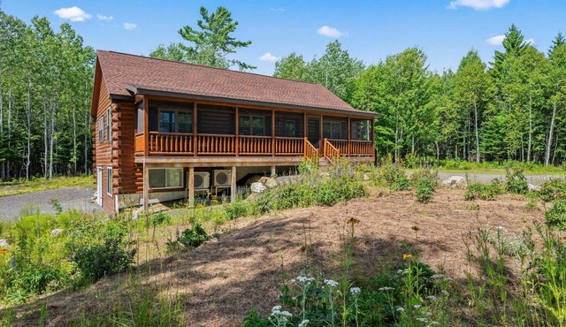 Abazi Lodge - New log cabin right off Quimby Pond Road!