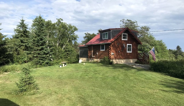 Acadia SummerHill Log Cabin-charmingly unique, cozy and quiet, a true hidden gem