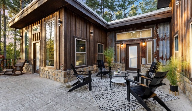 ADA friendly, arcade, hammock, covered patio!