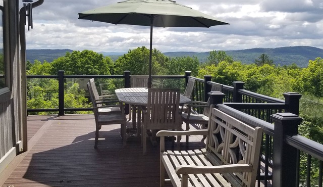 Adirondack cabin w/large deck & outdoor grill